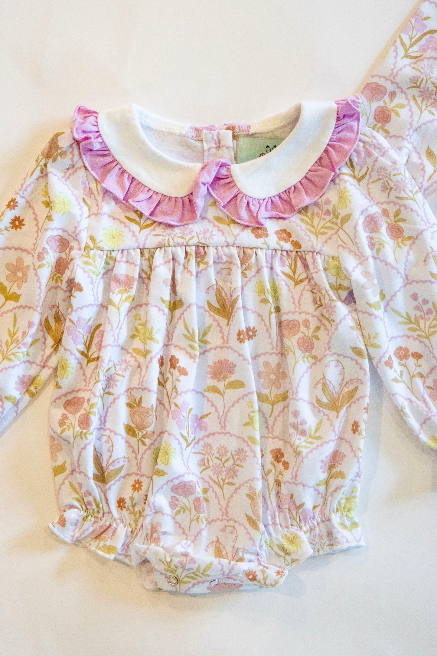 Scalloped Floral Collared Bubble